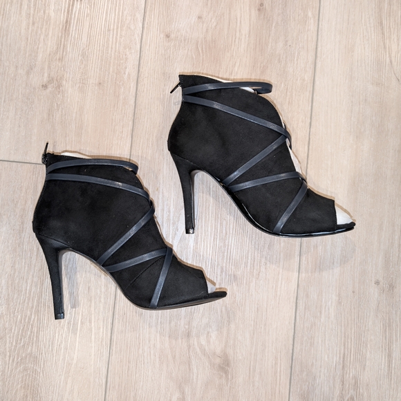 NIB Journee Collection Samara Strappy Heels Boots 8W - Picture 4 of 9